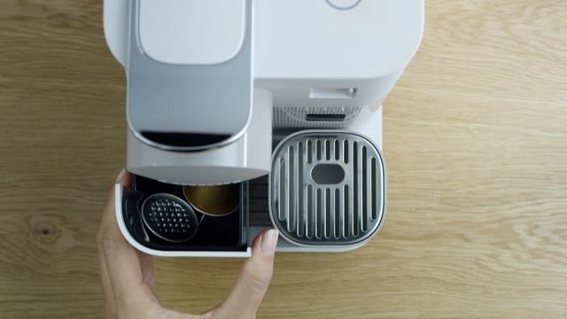 Nespresso Lattissima One - Cleaning смотреть онлайн