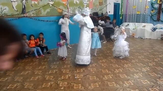 танец снежинок, младшая группа смотреть онлайн