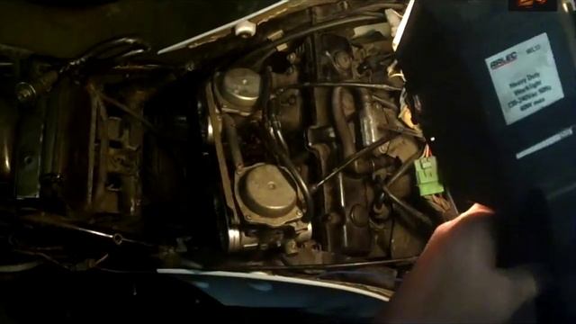 Suzuki Across Bike strip for Carby fix, also BoomCam and RIP Doc Neeson смотреть онлайн