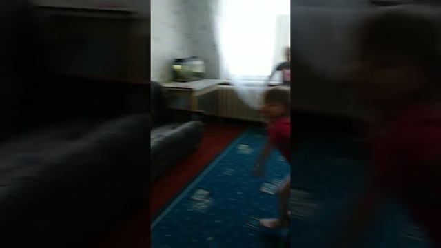 Танец две девчушки ! смотреть онлайн