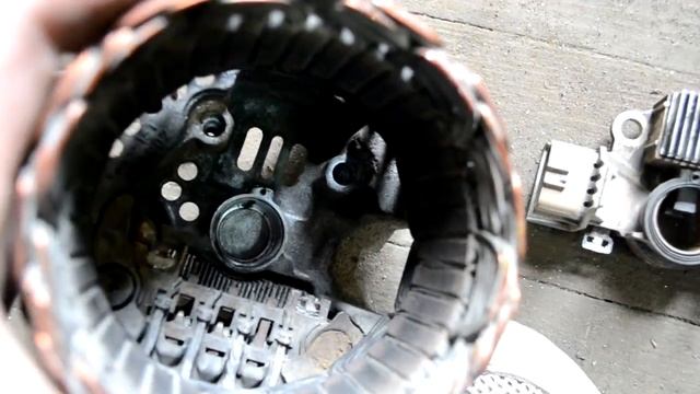 Ремонт генератора Lancer 9, замена щеток и подшипников.