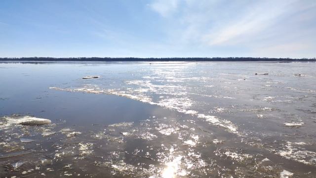 Ледоход на р. Волга в г. Вольске весна 2023г. смотреть онлайн