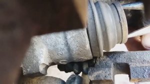 Как закрутить поршень в тормозной суппорт на Skoda Octavia a5