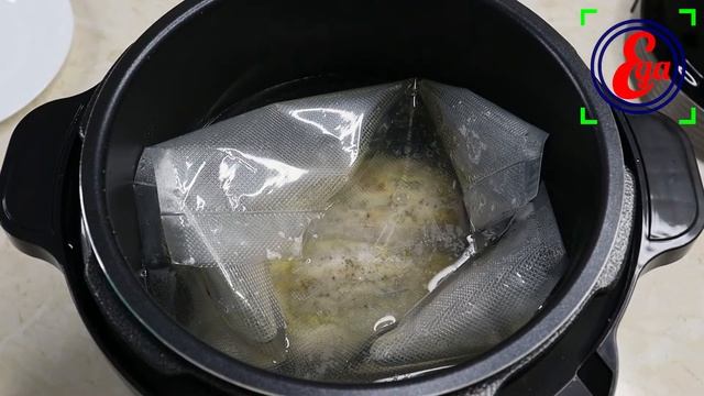 Куриное филе, приготовленное по технологии Су-вид в мультиварке смотреть онлайн