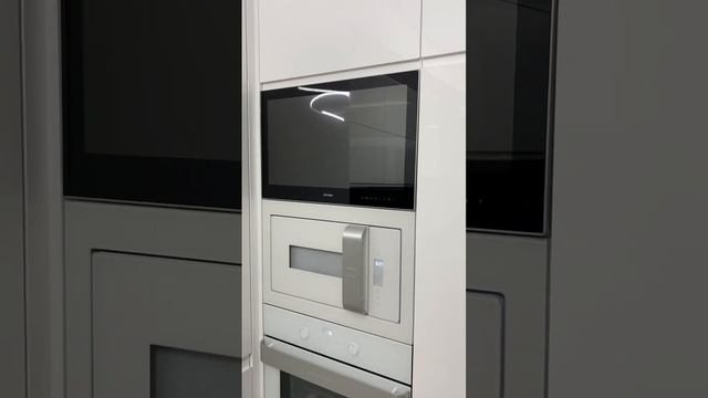 Встраиваемый телевизор на кухне #кухни #кухниназаказ #кухня #мебель #кухнямечты #белаякухня