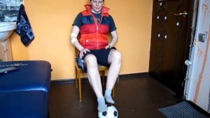 Упражнения для ног сидя на стуле. С мячом / Exercises for feet sitting on a chair. With the ball
