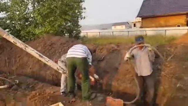 Заливка свай в Солонцах бетононасосом и Красбетоном . 2-090-777 смотреть онлайн