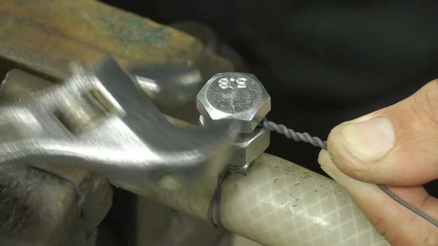 Универсальный хомут из болта и гайки смотреть онлайн