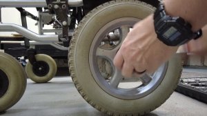 Как снять колесо с мотор-редуктора инвалидной коляски ?