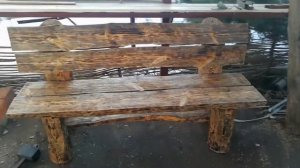 скамейка из бревна своими руками, кругляка распиленый пополам