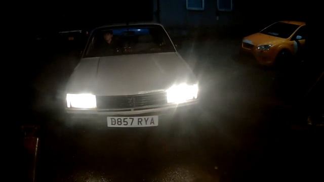 Peugeot 305 Cold start смотреть онлайн