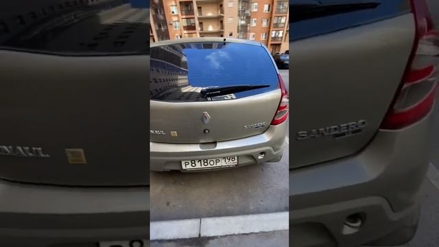 Рено Сандеро битая г Санкт Петербург