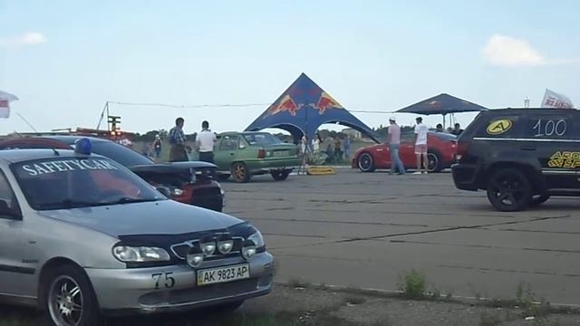 Драг в Евпатории ( Opel Kadett против Jeep Grand Cherokee SRT-8 ) смотреть онлайн