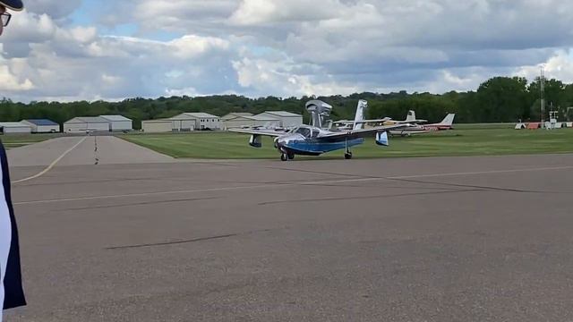 Plane spotting at South Saint Paul Fleming Feild Minnesota | Also riding in a plane! смотреть онлайн