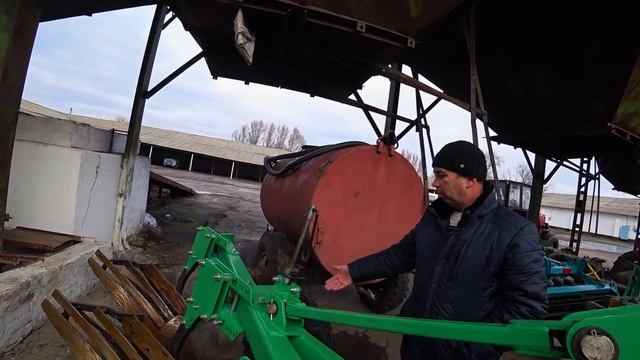 Обзор трехкорпусного плуга с предплужником и регулируемой шириной захвата. смотреть онлайн