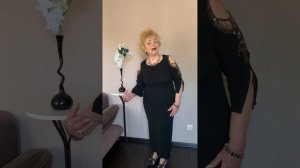 Вечер тихой песнею над  рекой плывет