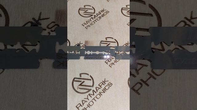 гравировка на нержавеющей стали при помощи волоконного гравёра | www.raymark.ru смотреть онлайн