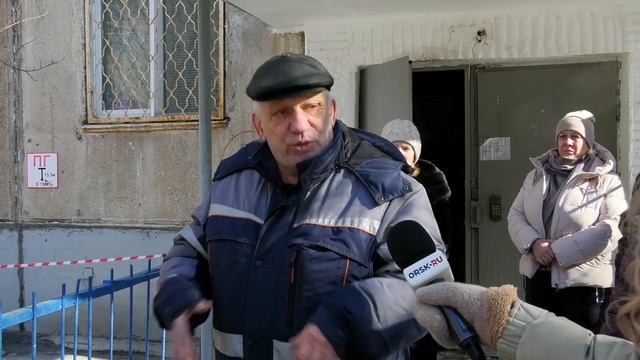 Жители Орска почти месяц не могут избавить свой подвал от канализационных вод3 смотреть онлайн