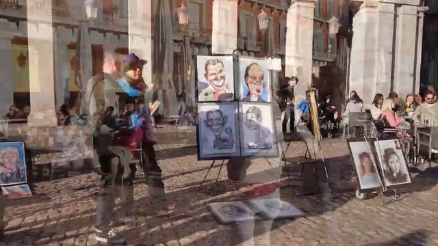 Walking around Plaza Mayor de Madrid смотреть онлайн