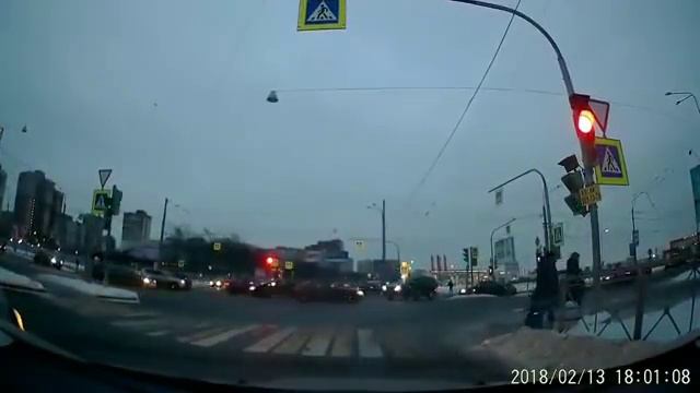 Поспешил. Угол Орджоникидзе и пр. Космонавтов смотреть онлайн