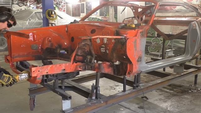 Cutting the Rust out of 1970 R/T Challenger.....There is nothing left episode 2 смотреть онлайн
