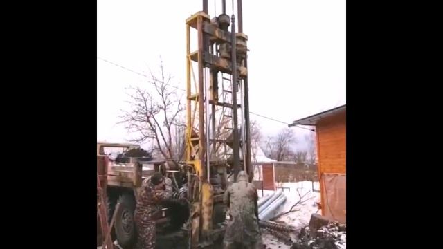 Вот такие весельчаки приехали бурить нам скважину во Владимирской области смотреть онлайн