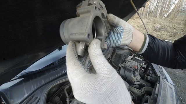 Polo Sedan чистка дроссельной заслонки | Слетела адаптация??? смотреть онлайн