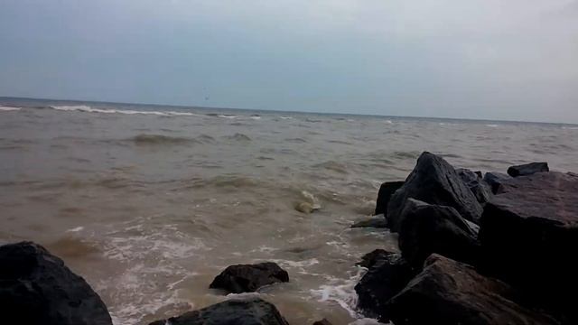 Море со скалистым берегом#Купаться опасно#7.08.21г смотреть онлайн