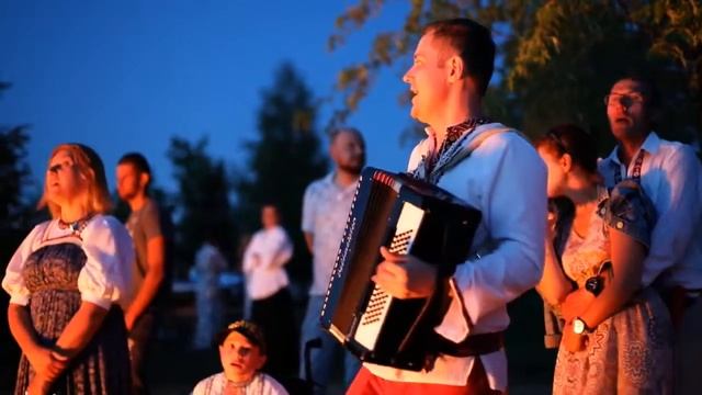 Баянист поет душевные песни на Празднике Купалы - Поющий баянист Аккордеонист видео смотреть онлайн