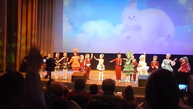 Ансамбль танца "Карнавал" - "Раз ладошка, два ладошка...". 19.12.2016 г. смотреть онлайн