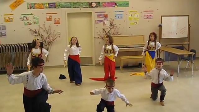 Folklor - Vranjanski cocek: Vlada, Tamara, Mina, Iris, Ivan, Milena, Stefan смотреть онлайн