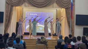 Дебют нового  эстрадного танца  «Мы Встанем!» под песню Шамана «Встанем»