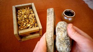 Как я разбиваю косточки абрикоса в комнате чтоб не разлетались осколки