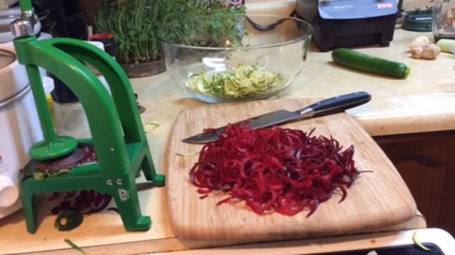 Raw zucchini beet salad смотреть онлайн