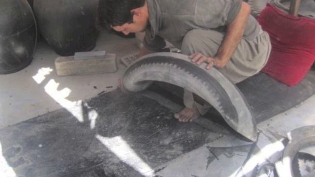 Афганистан удивительная страна  там делают ведра из автомобильных покрышек