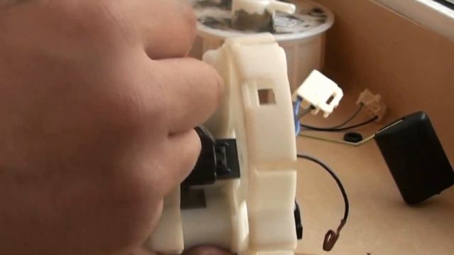 Замена топливного фильтра тонкой и грубой очистки на Kia Rio jb 2010 г.в. смотреть онлайн