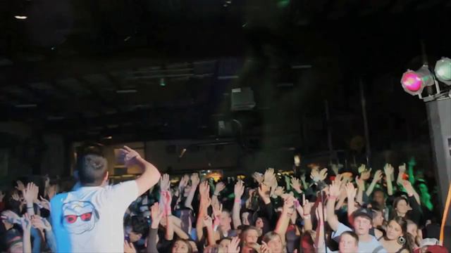 Fortune Family feat. JohnieB - Gravity смотреть онлайн