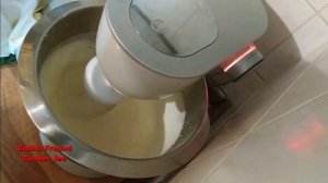 Крем из сливок и сахарной пудры.