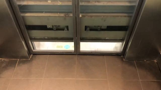 Fahrstuhl Grako im Karstadt/Galeria Kaufhof Neumünster смотреть онлайн