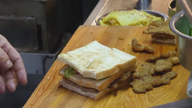 Такое можно делать на завтрак хоть каждый день! Тайваньски сендвич! Смотри скорее! смотреть онлайн