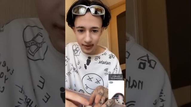 Стрим в тик токе, Макс залез в женскую косметичку | 22.04.23 смотреть онлайн