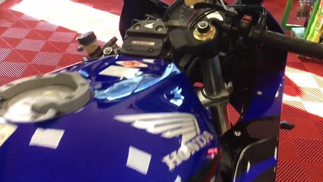 2005 Honda CBR1000RR Fireblade смотреть онлайн