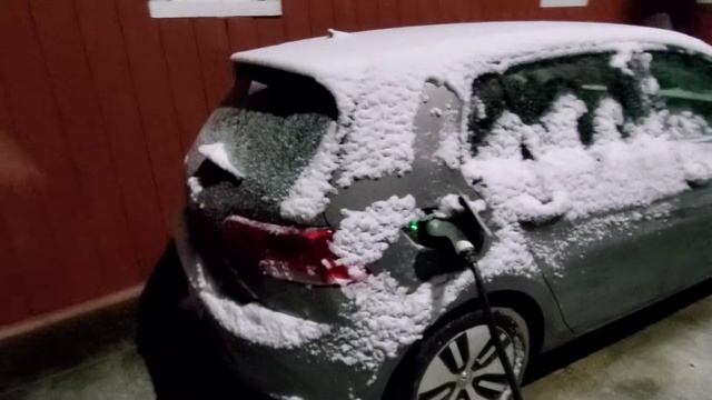 Volkswagen e-Golf. JuiceBox Pro 40 level 2 EVSE смотреть онлайн