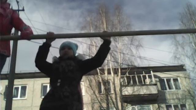 Кувырок на турнике /извините за голос смотреть онлайн