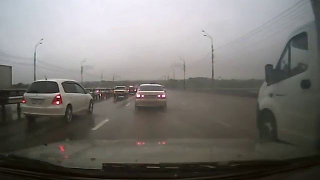 Красноярск Октябрьский мост 24.06.2015 Река от дождя смотреть онлайн