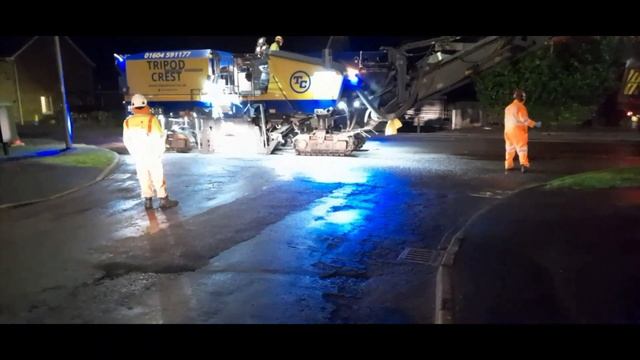 Gillingham Dorset. Night time roadworks. смотреть онлайн