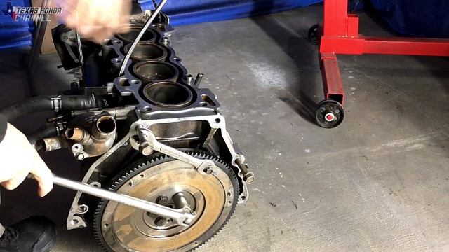 How to remove flywheel bolts without an impact (EASIEST METHOD) смотреть онлайн