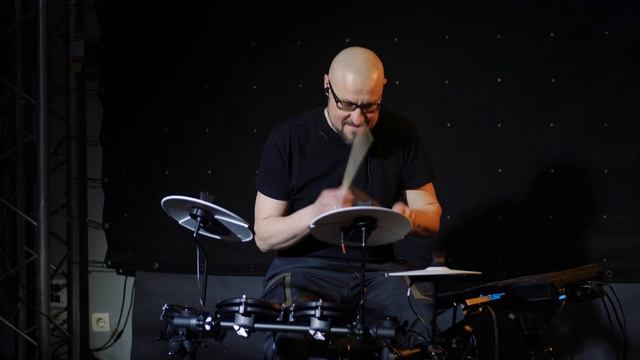 Обзор Alesis Debut Kit смотреть онлайн