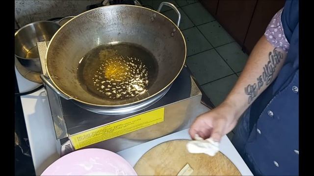 Жареные бананы по Китайски 中国炸香蕉 смотреть онлайн