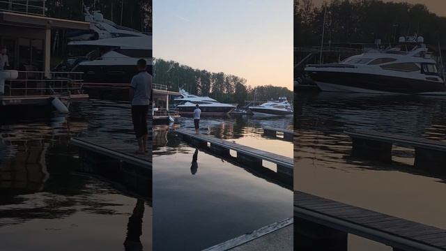 Как паркуются хаузботы? #лучшее #хаузбот #жизньнаводе #808 #свобода #пестово смотреть онлайн